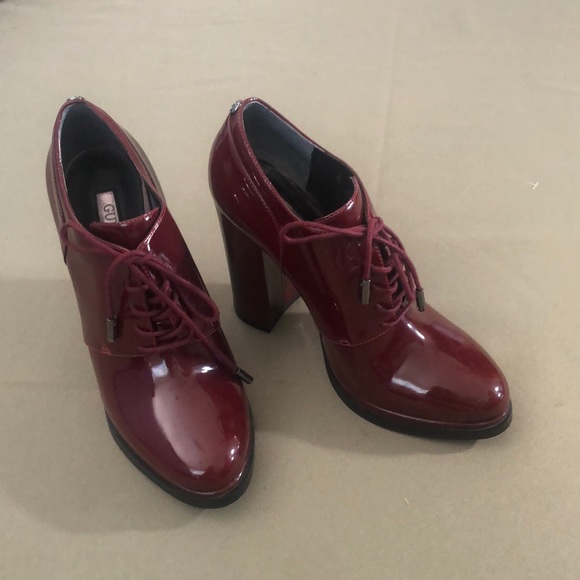 guess burgundy shoes